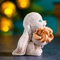 Фигура "Зайка с букетом" бежевый 92 439