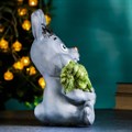 Фигура "Кролик с морковкой" серый 92 406